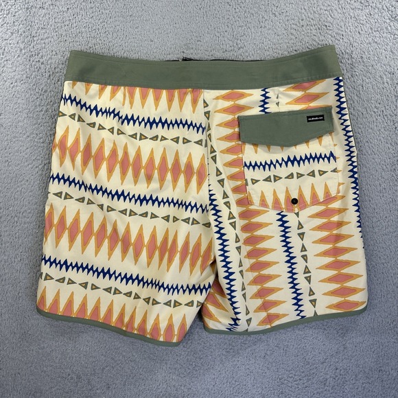 Quiksilver Shorts Mens 38 Aztec Southwest Surfsilk Scallop 19" Board Surf NEW - Picture 2 of 10